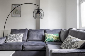 Spacious 4-Bedroom Apt | Pool Table